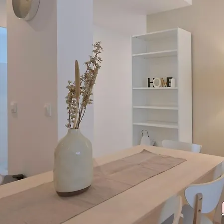 Apartman Offers A Bedroom In An