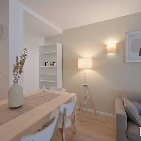 Apartman Offers A Bedroom In An *